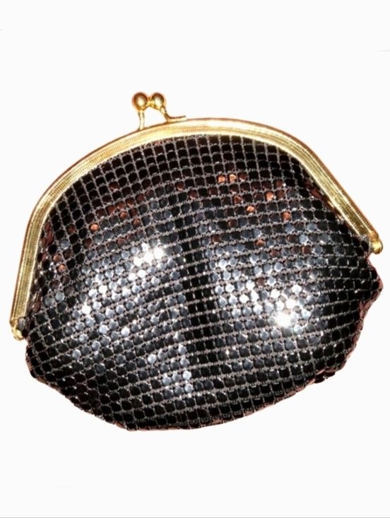 Vintage Handbags - Vintage Black Enamel Metal Mesh Clutch Little Purse Snap Close Small Hinged Bag